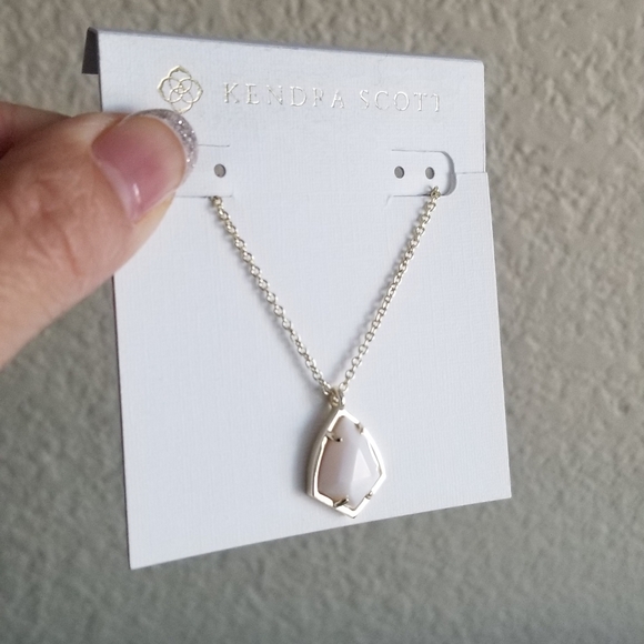 Kendra Scott Cory Gold Necklace in White NWT - Picture 5 of 6